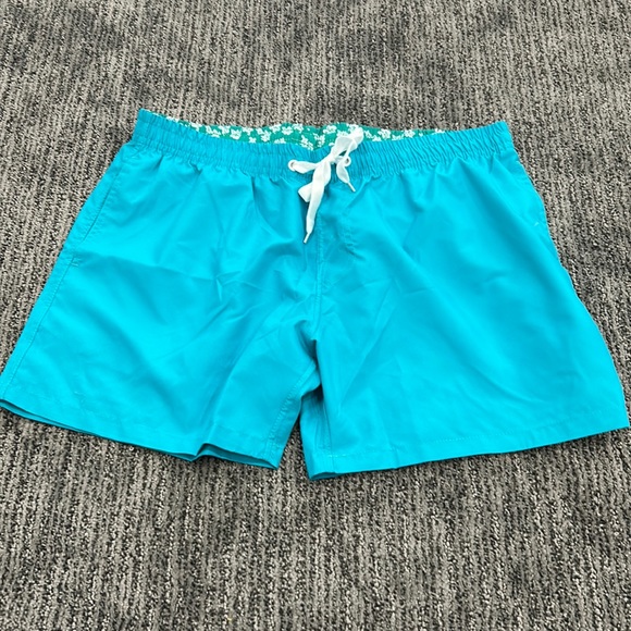2/30 Men’s Swim Shorts- varied colours and sizes - Picture 1 of 1
